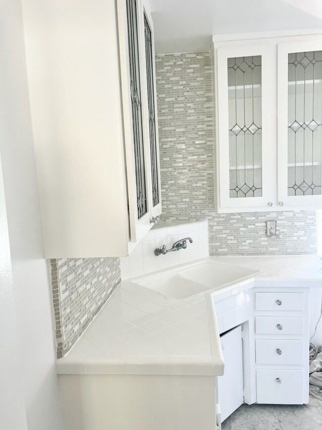 Building Photo - 11659 Mayfield Ave