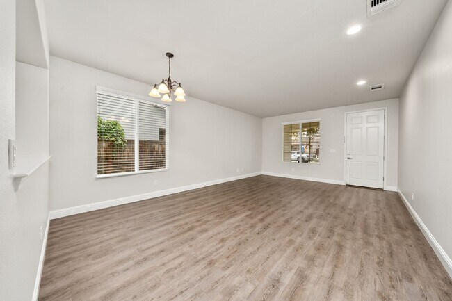 Foto del edificio - 2120 Stansfield Dr