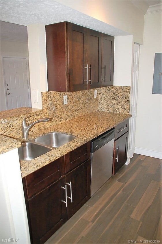 Primary Photo - 1 br, 1 bath Condo - 11211 Pines Blvd