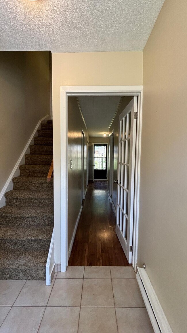 Building Photo - 3+1 Beds 2 Baths Townhouse