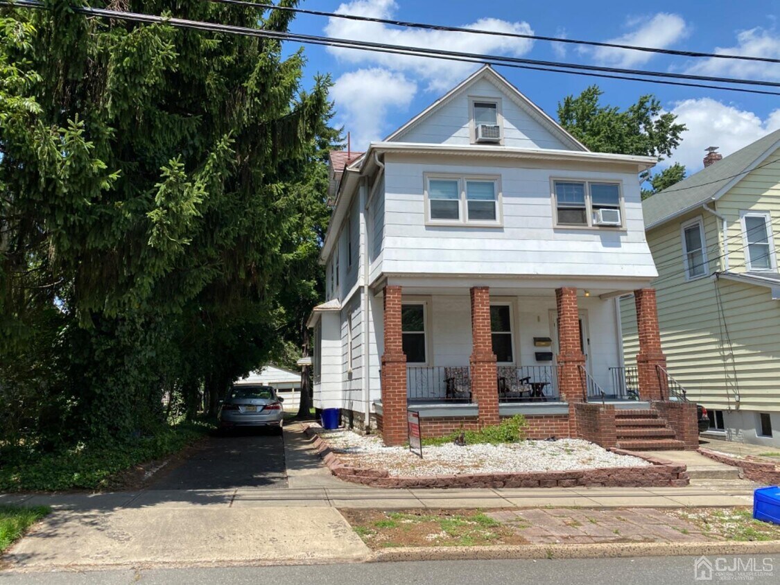 Primary Photo - 427 Benner St