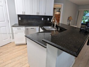 Building Photo - 9999 Summerbreeze Dr
