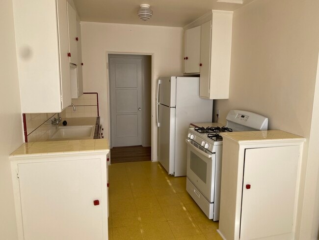 Building Photo - 449 San Vicente Blvd