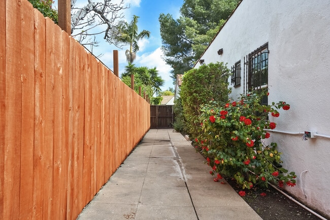 Patio - 815 N Curson Ave (West Hollywood, CA) House