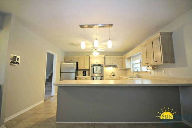 Building Photo - Spacious Poquito Bayou Home