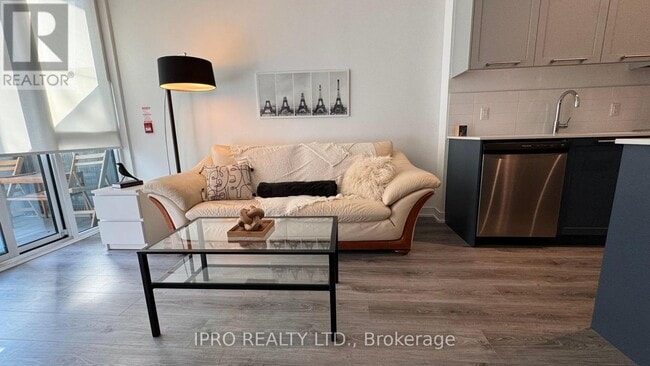 Living room: modern, high ceilings - 25 Neighbourhood Ln