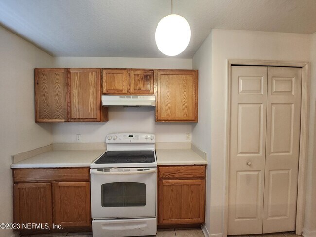Foto del edificio - 8249 Halls Hammock Ct