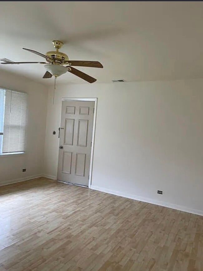 Building Photo - 219 N Grace Ave