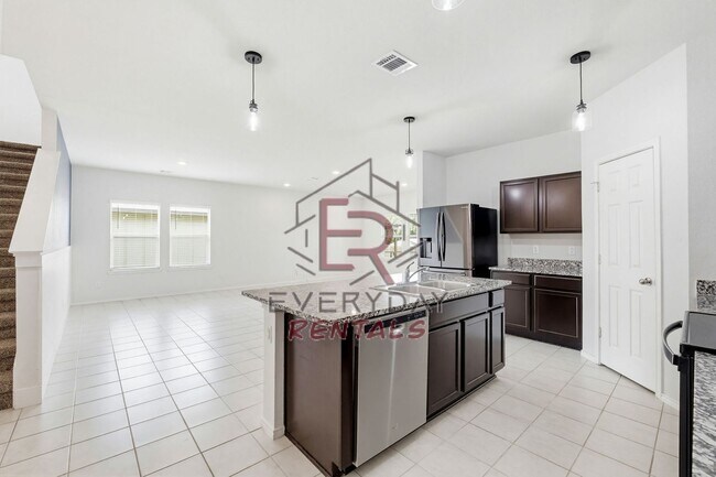 Foto del edificio - 4 bedroom 3 bath