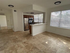 Building Photo - 953 SW 10th St