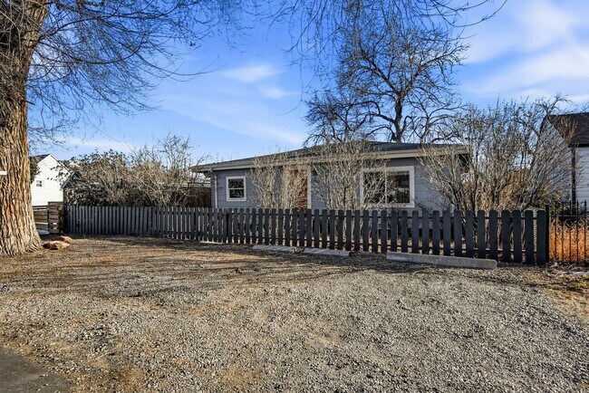 Foto del edificio - Updated house in great Lakewood location