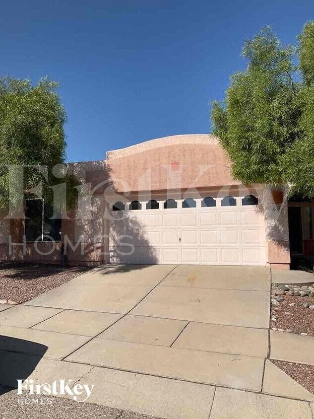Foto principal - 805 N Posthole Ln