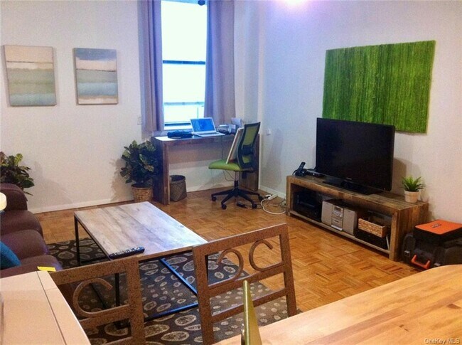 Foto del edificio - 150 W 51st St