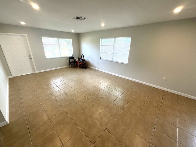 Foto del edificio - 610 SE 13th Ct