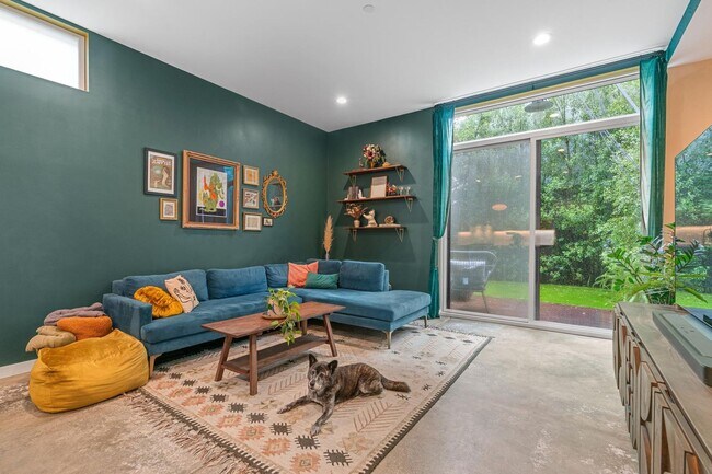 Building Photo - Modern 3BR Home in Prime Temescal Location