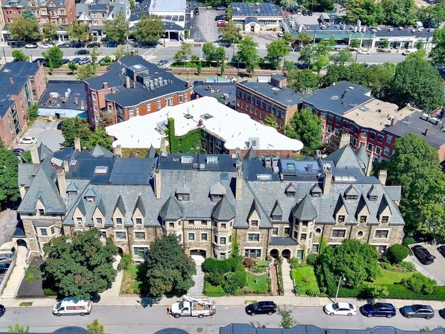 Foto del edificio - 15 Garrison Rd