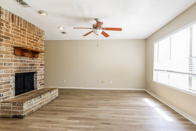 Building Photo - 2118 Rycroft Dr
