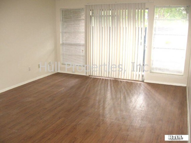 Foto del edificio - ****  CONVENIENT SOUTH AUSTIN CONDO  ****