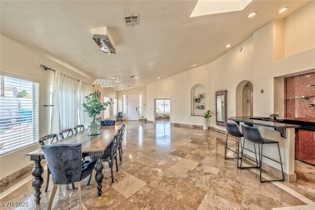 Foto del edificio - 8129 Pacific Cove Dr