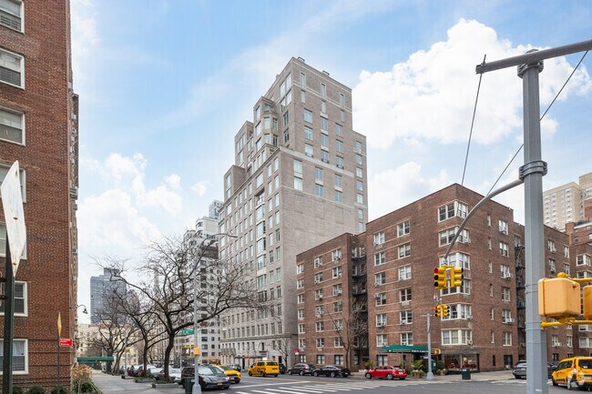 Building Photo - 20 E East End Ave