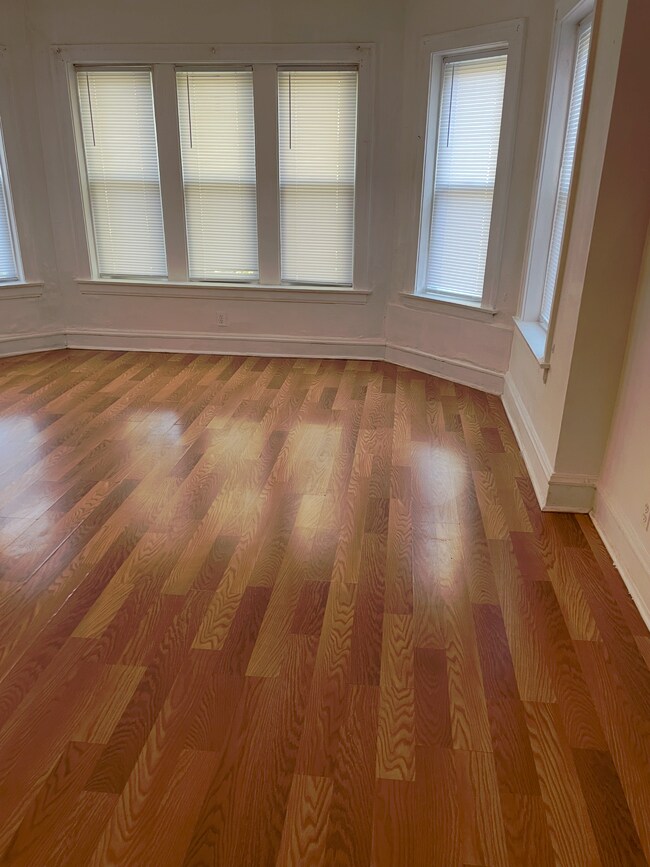 Foto del edificio - 6324 N Claremont Ave