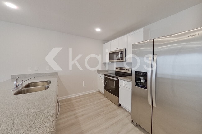 Building Photo - 4655 Malay Cir