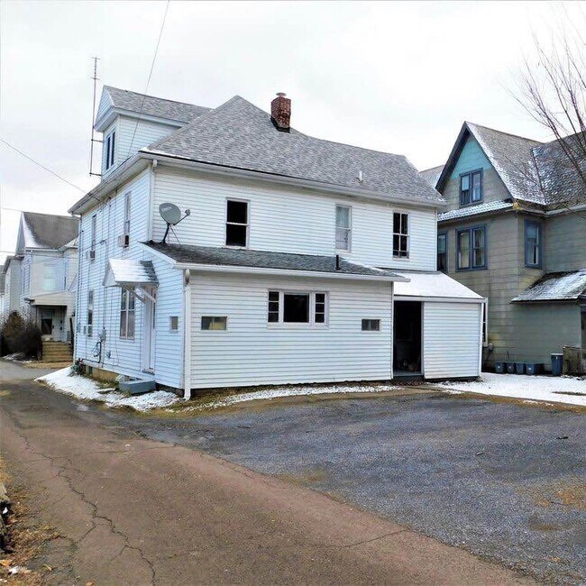 Building Photo - 338 West St