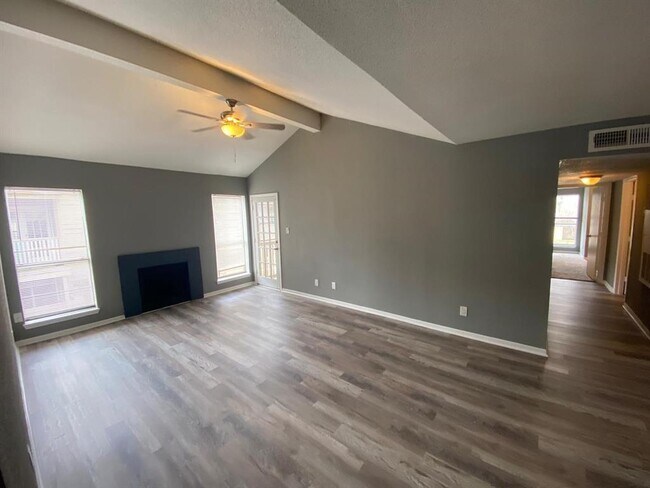 Foto del edificio - 10211 Sugar Branch Dr