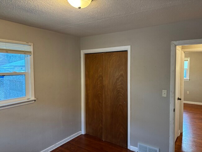 Foto del edificio - 1505 Benton St