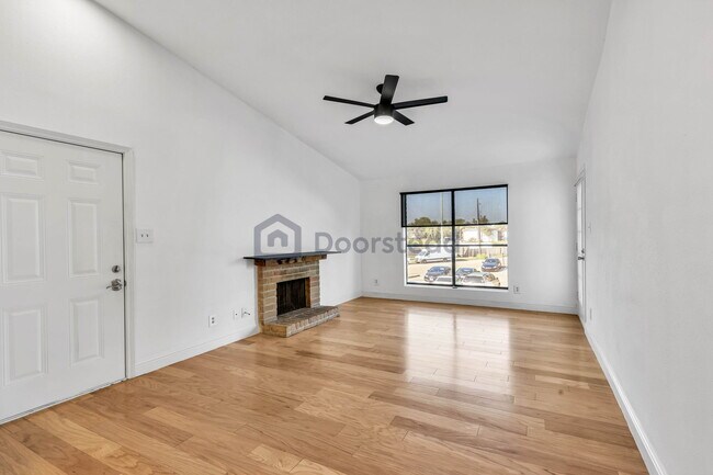 Building Photo - 2120 Wilcrest Dr
