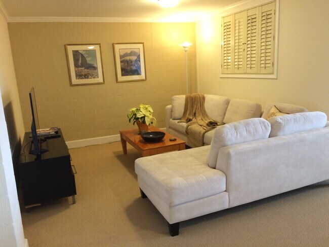 Foto del edificio - 375 Golden Oak Dr