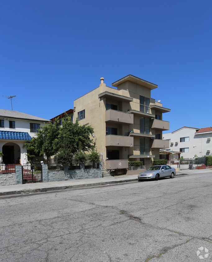 Building Photo - 855 S Ardmore Ave