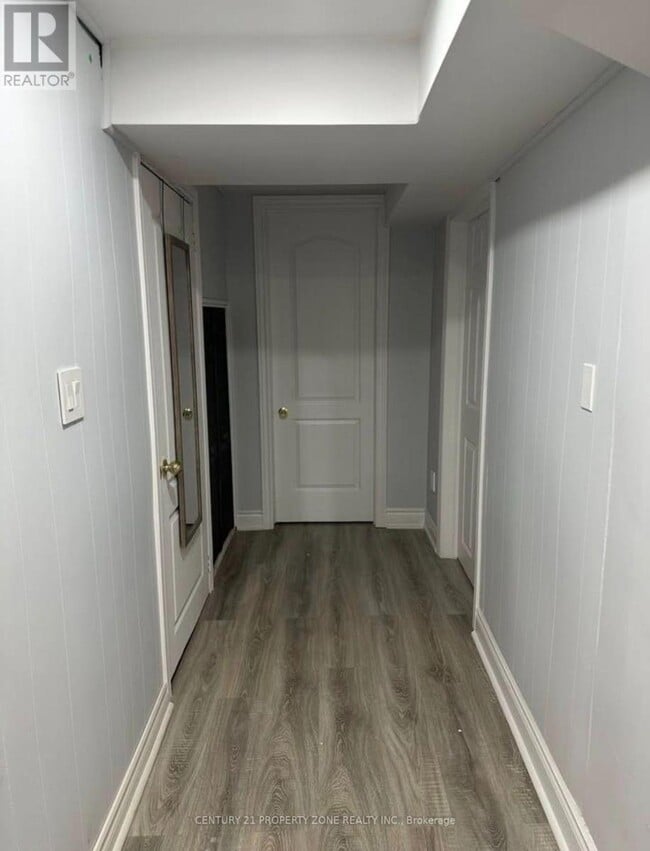 Building Photo - 233 Ravenscroft Rd