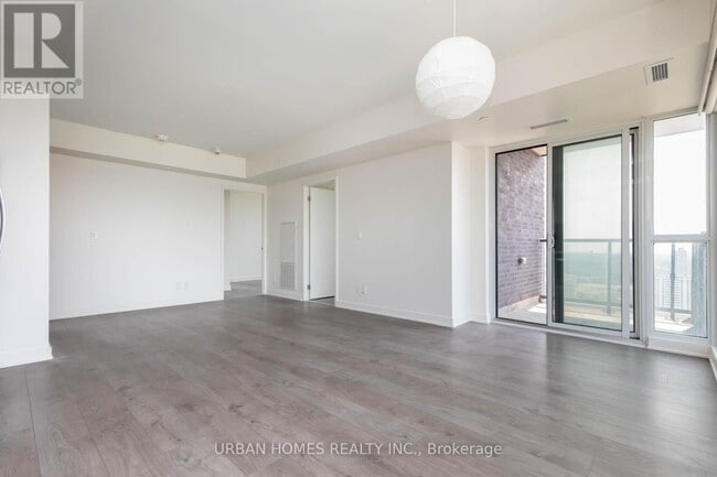 Building Photo - 2 Sonic Way