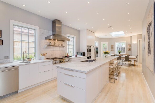 Foto del edificio - 3822 Overbrook Ln