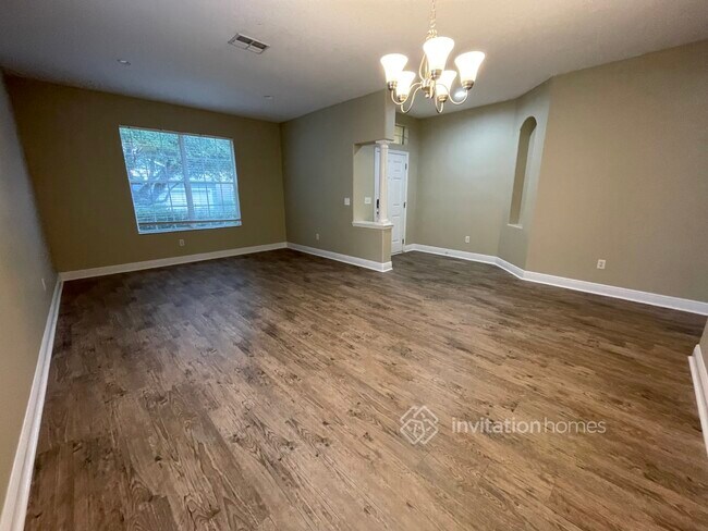 Building Photo - 411 Thicket Crest Rd