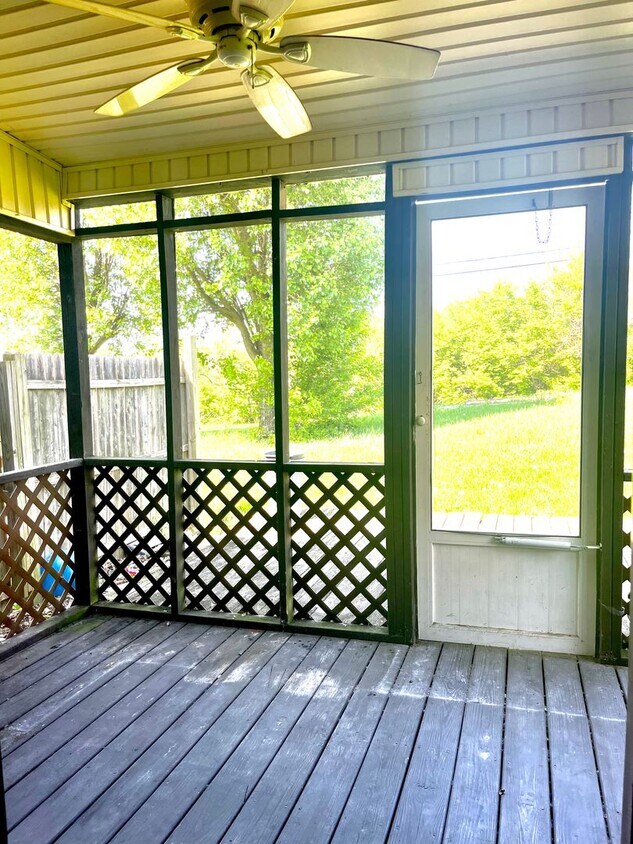 Building Photo - 720/730 Country Club Ct