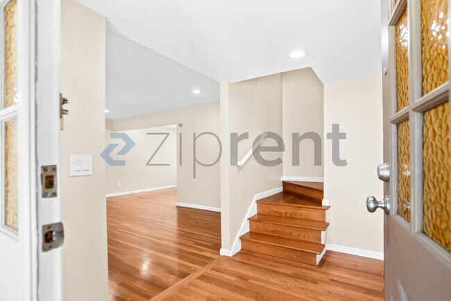 Building Photo - Unit