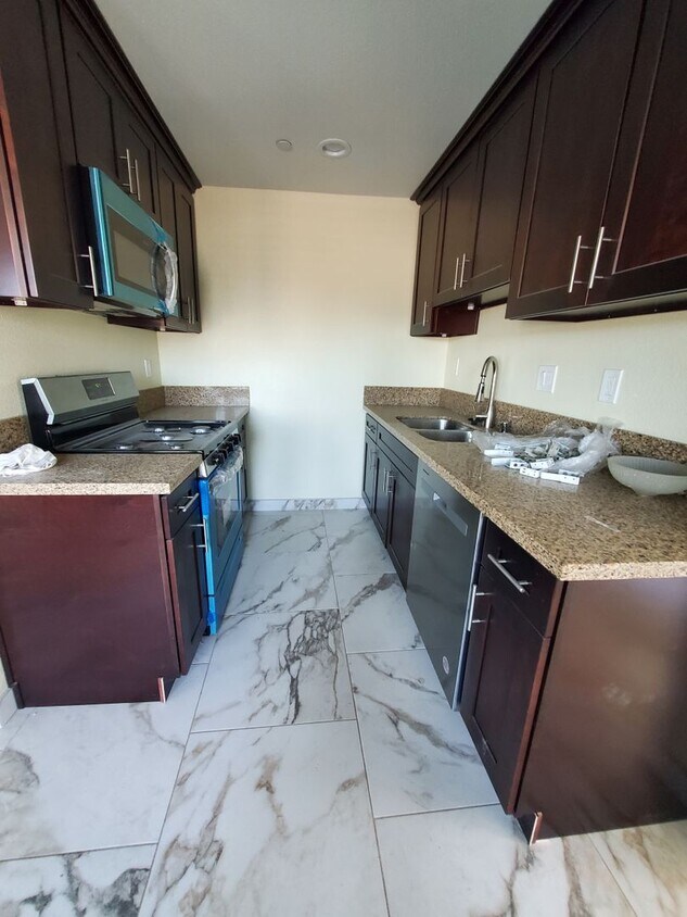 Foto del edificio - **Price Reduction** Newly Remodeled 2bd/2b...