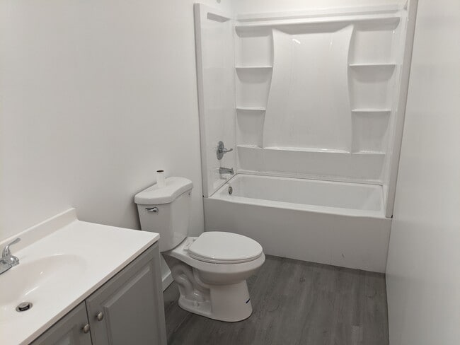 Building Photo - 898 SE St Johns St