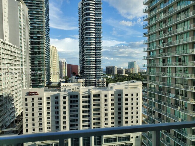 Foto del edificio - 1111 SW 1st St
