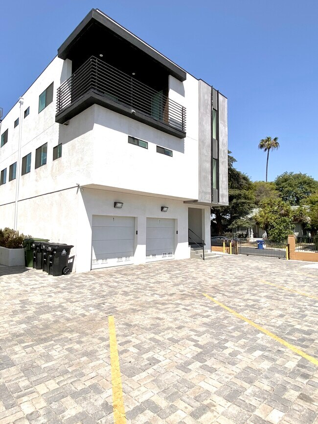 Foto del edificio - 727 N Alexandria Ave