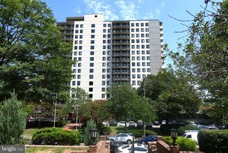 Building Photo - 801 N Pitt St