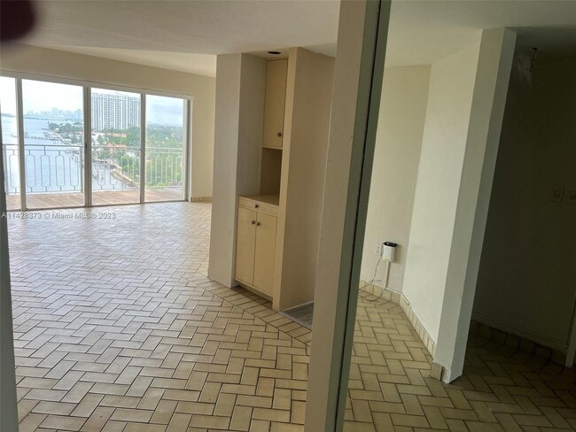 Building Photo - 11111 Biscayne Blvd
