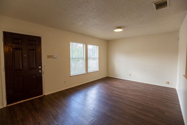 Building Photo - 9878 Misty Plain Dr