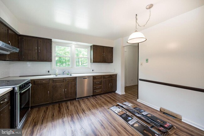 Building Photo - 918 Dogwood Ln