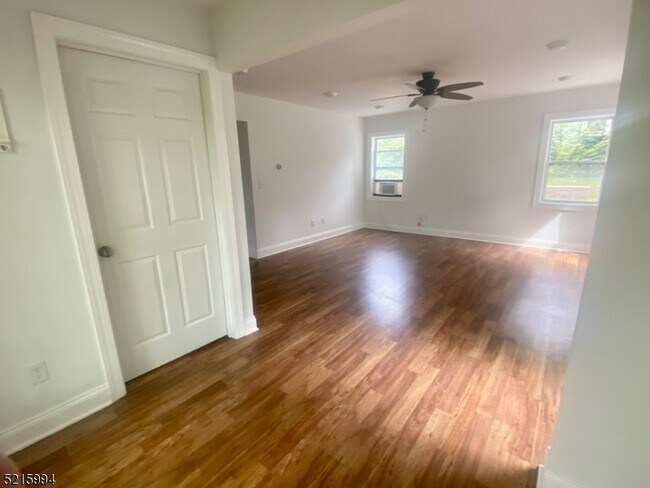 Foto del edificio - 132 Sparta Ave