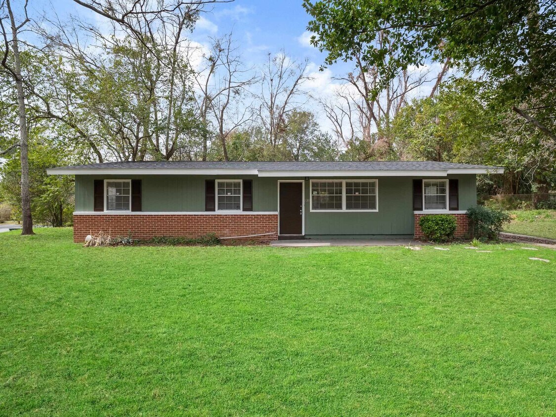 330 Meadowbrook Ln, Tallahassee, FL 32304 House Rental in Tallahassee