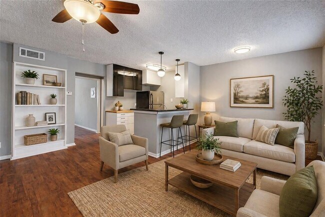 Foto del edificio - 2401 Manor Rd