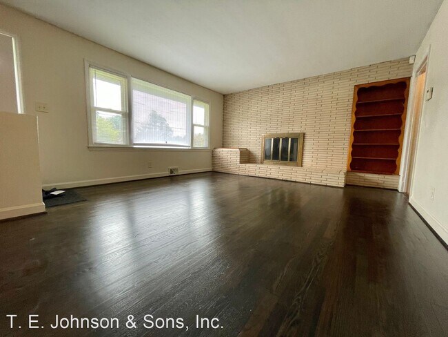 Building Photo - 3 br, 1.5 bath House - 5611 Bethania Rd